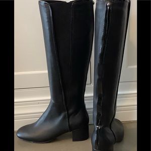 Like new Donald/Pliner Camille Leather Boot